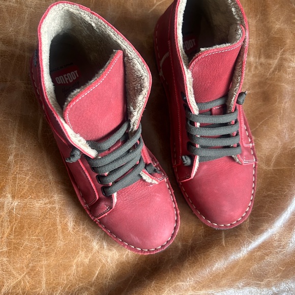Onfoot Red Booties - Picture 3 of 10
